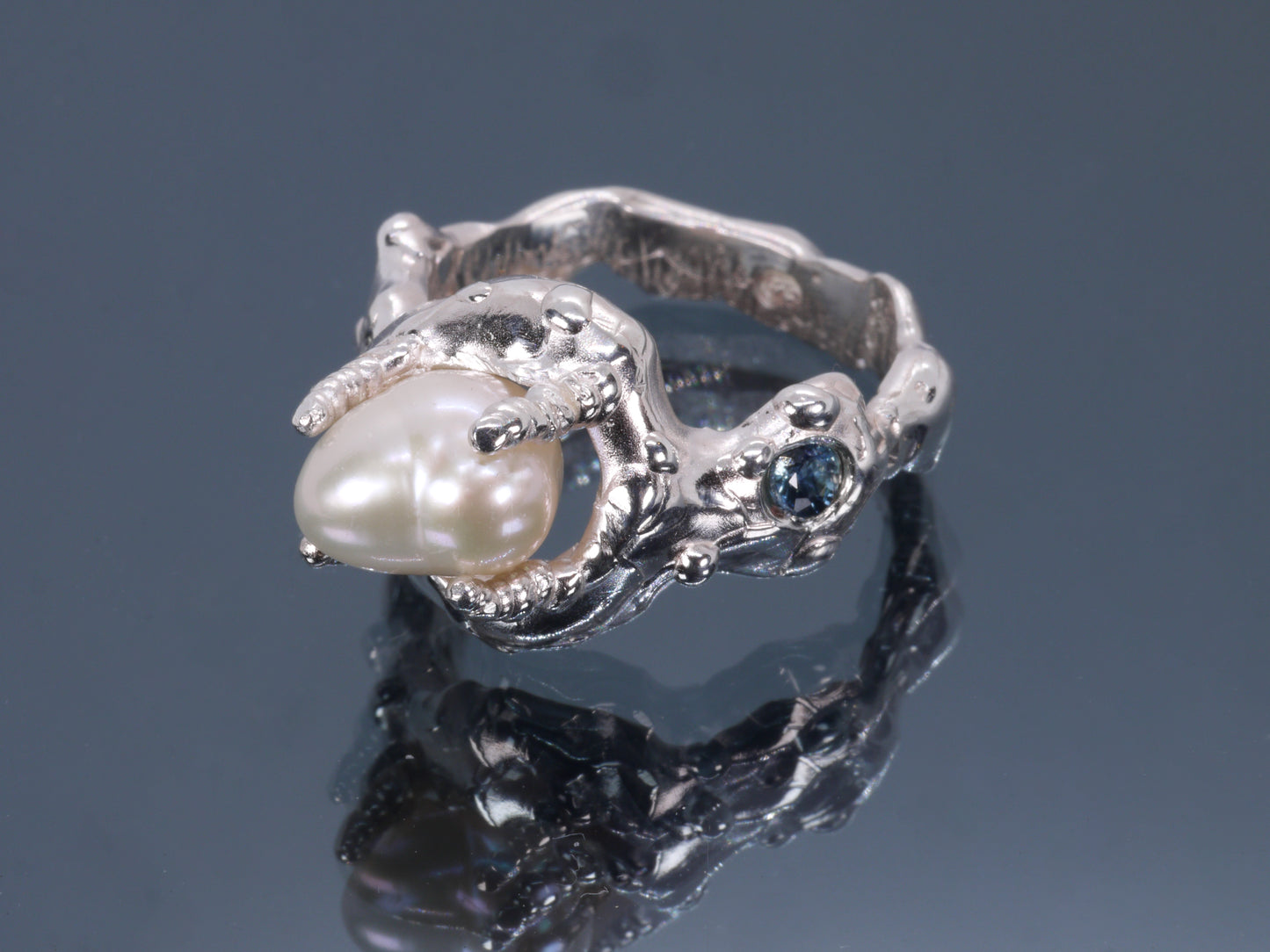 ATLANTIA Ring - Keshi Pearl & Sapphires