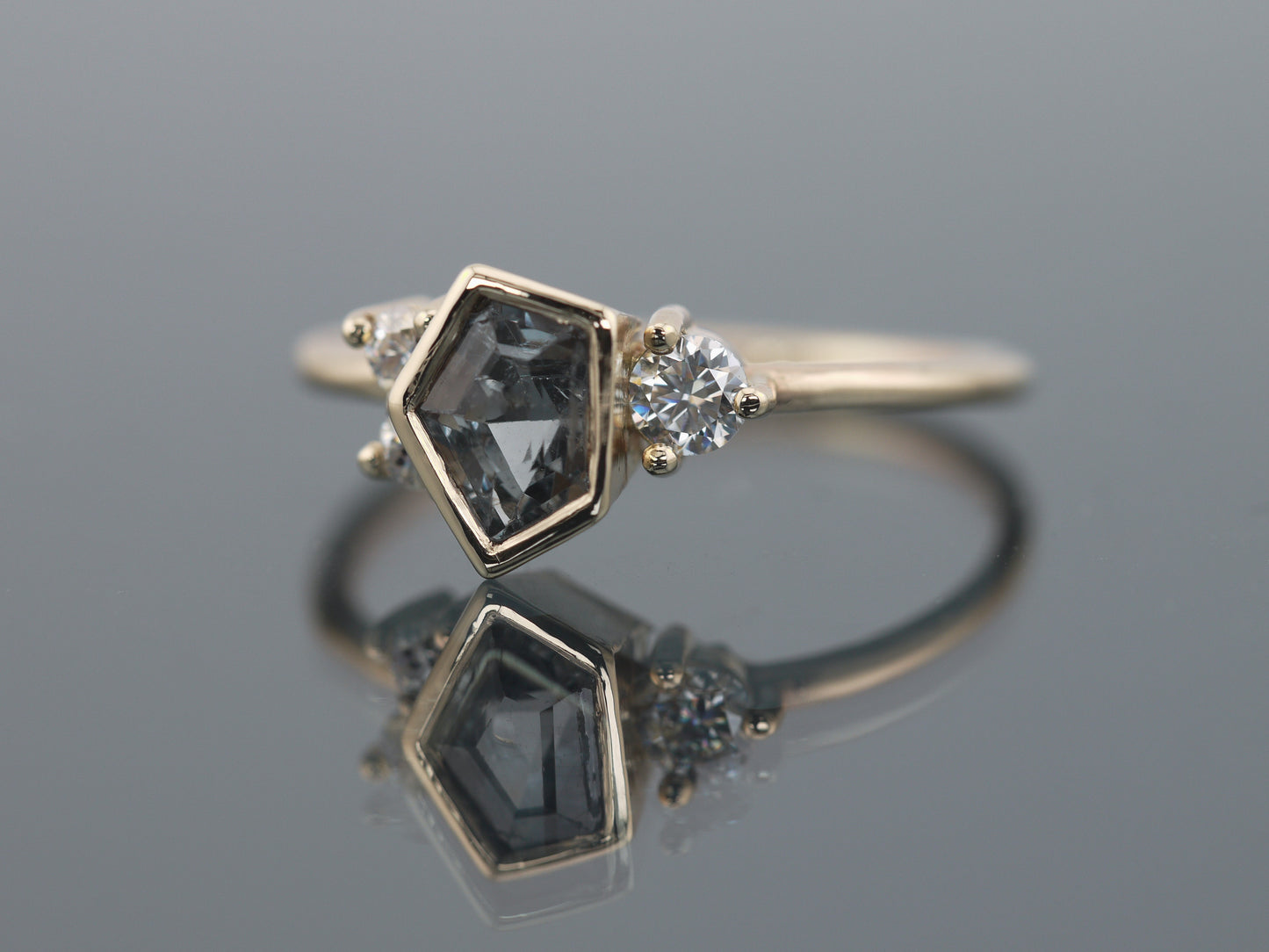 ODYSSEY Engagement Ring - Freeform Grey Spinel