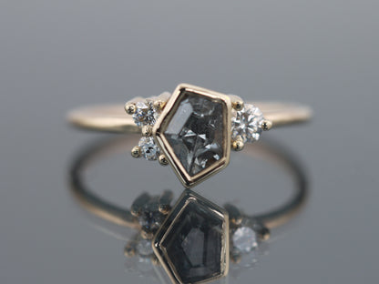 ODYSSEY Engagement Ring - Freeform Grey Spinel