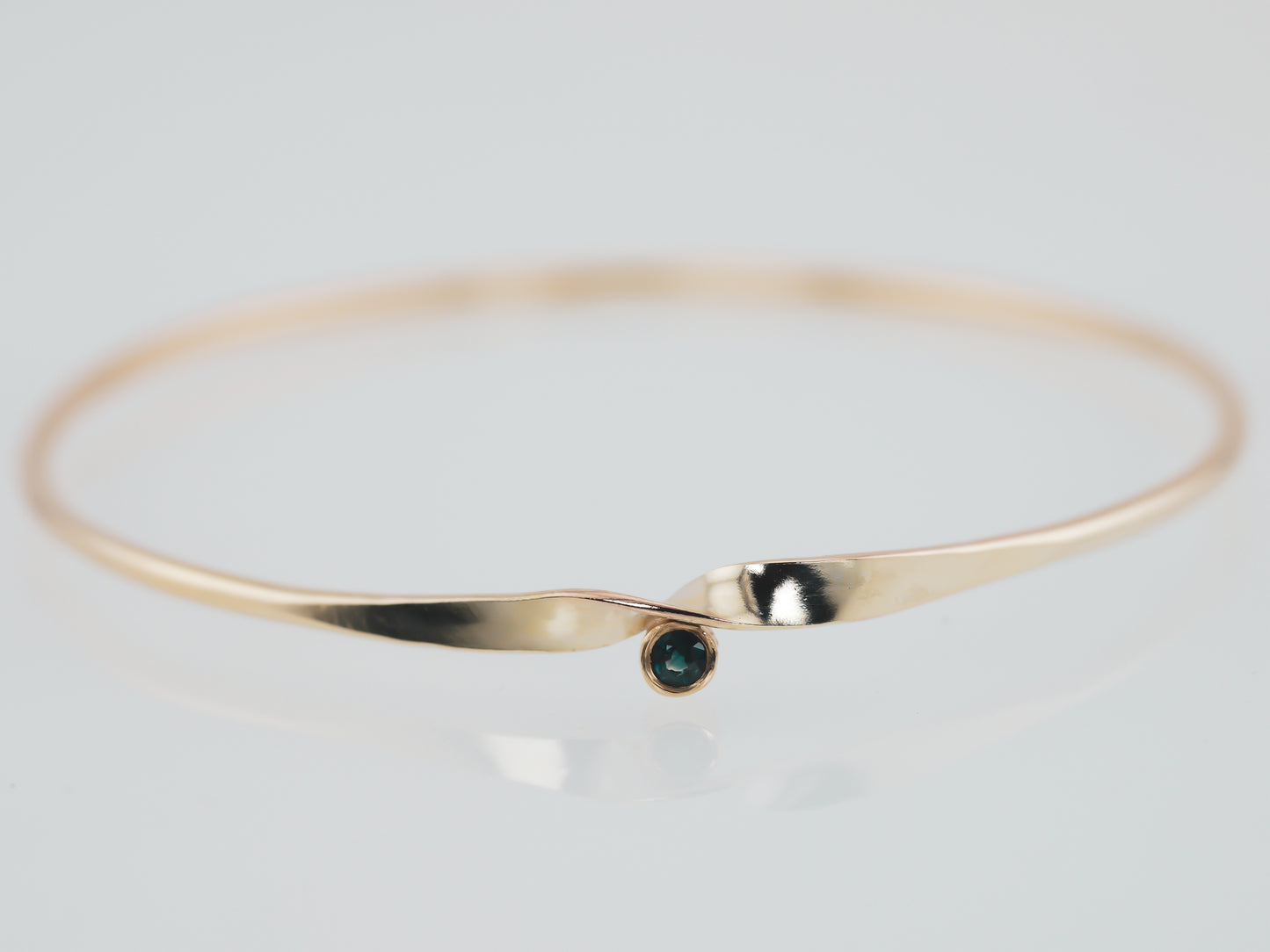 Hybrid MOBIUS Bangle - Teal Sapphire - 9k Gold