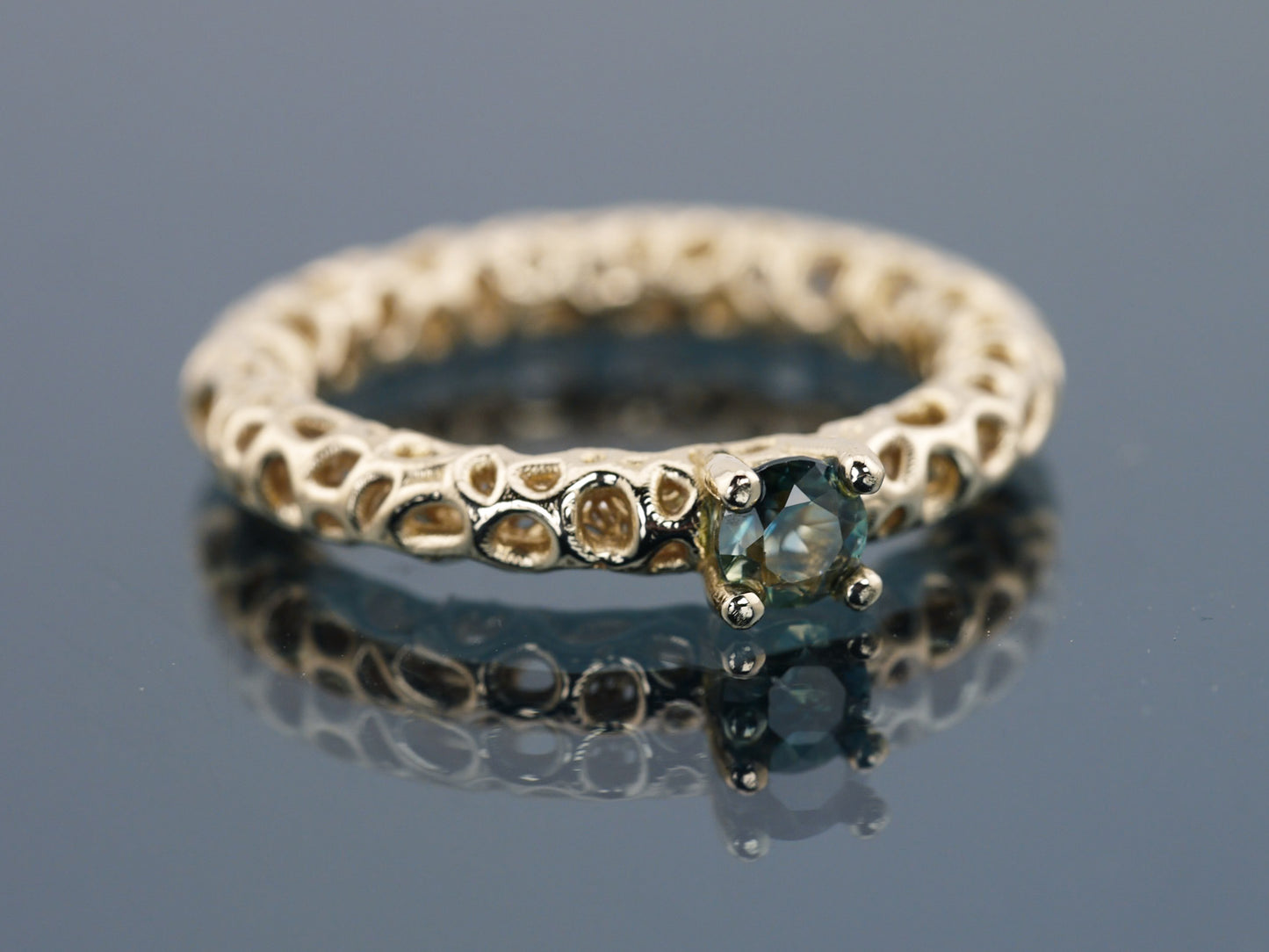 MALACOPIA Ring with Teal Sapphire