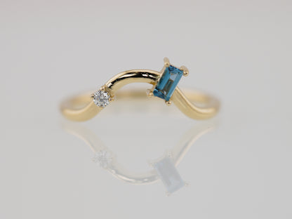 NEPHELAI Contour Ring - Moissanite & London Blue Topaz