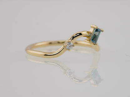 NEPHELAI Contour Ring - Moissanite & London Blue Topaz