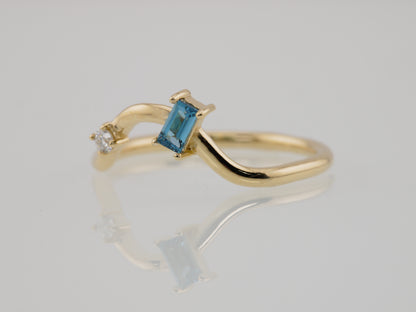 NEPHELAI Contour Ring - Moissanite & London Blue Topaz