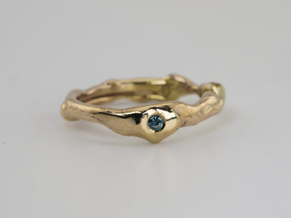 MOLTEN Ring with Sapphire - 9k Gold