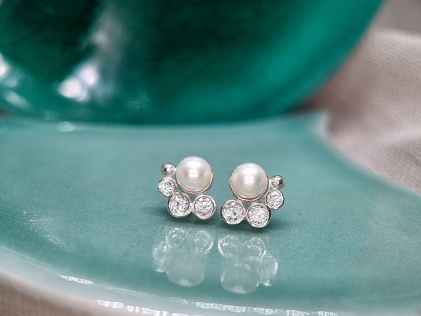 HALLEY Freshwater Pearl Stud Earrings