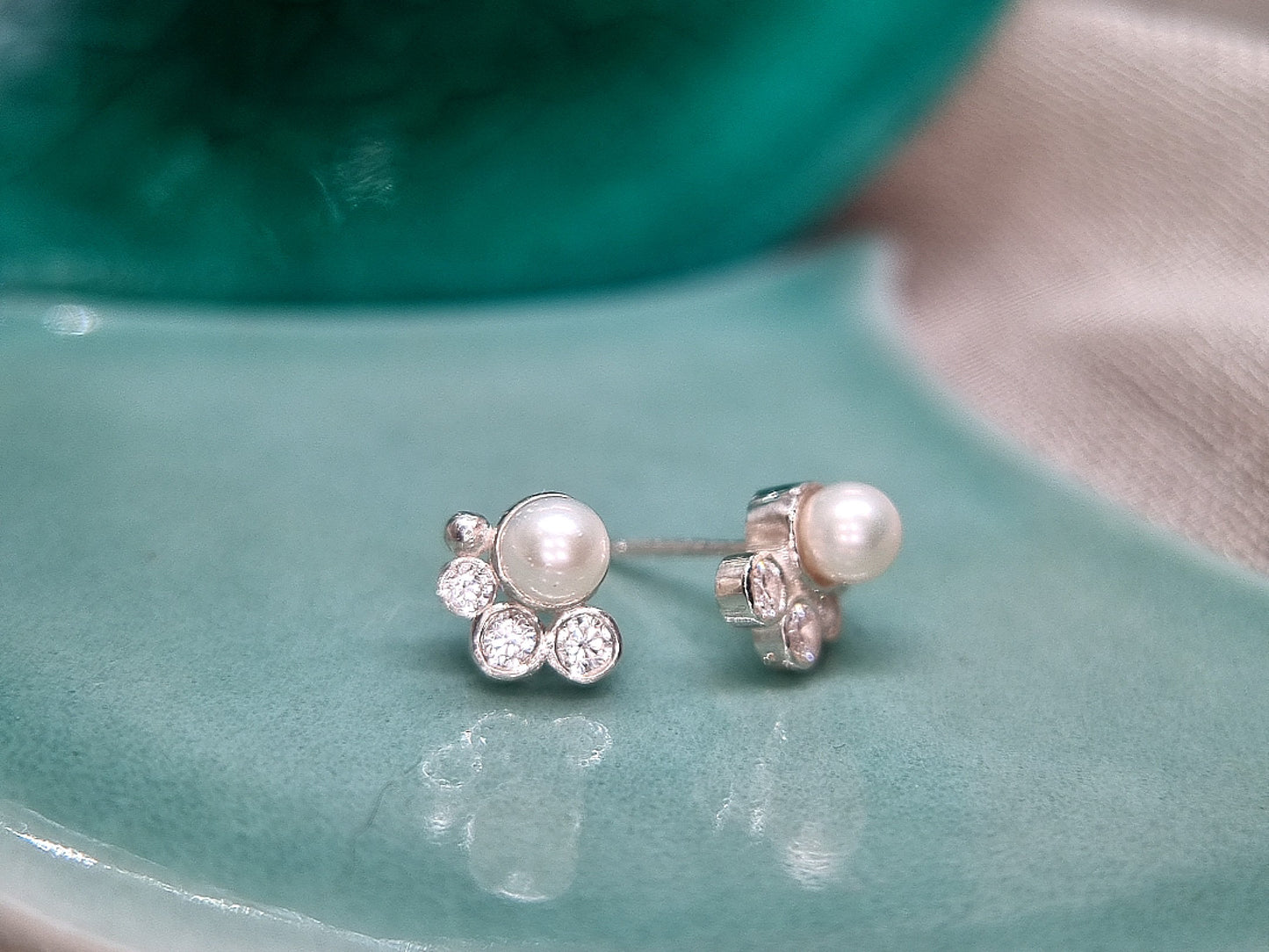 HALLEY Freshwater Pearl Stud Earrings