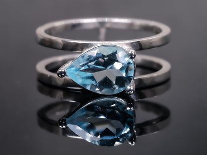 NARCISSUS Ring - Sky Blue Topaz