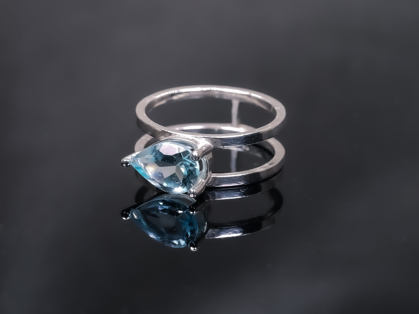 NARCISSUS Ring - Sky Blue Topaz