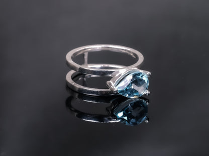 NARCISSUS Ring - Sky Blue Topaz