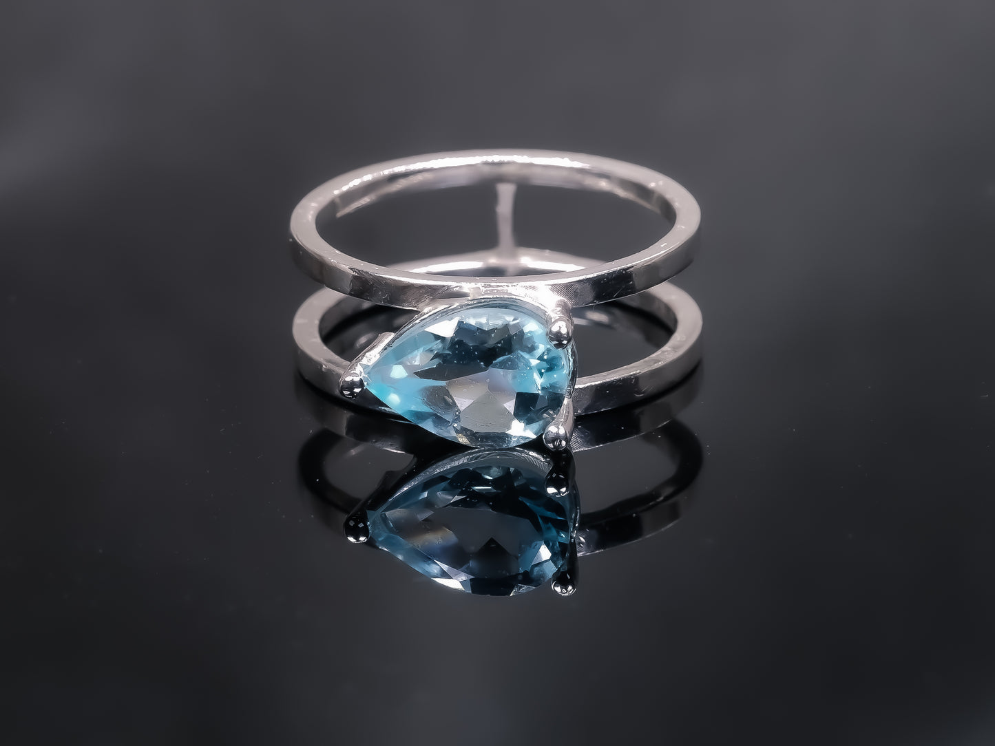 NARCISSUS Ring - Sky Blue Topaz