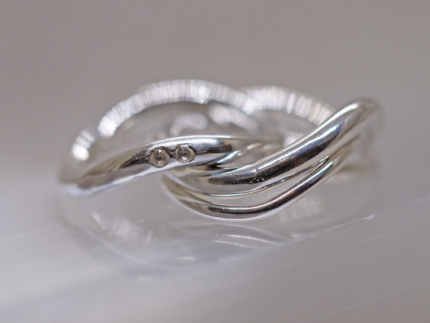 KYMA Solo Wave Ring - Chunky 3mm with Sapphire