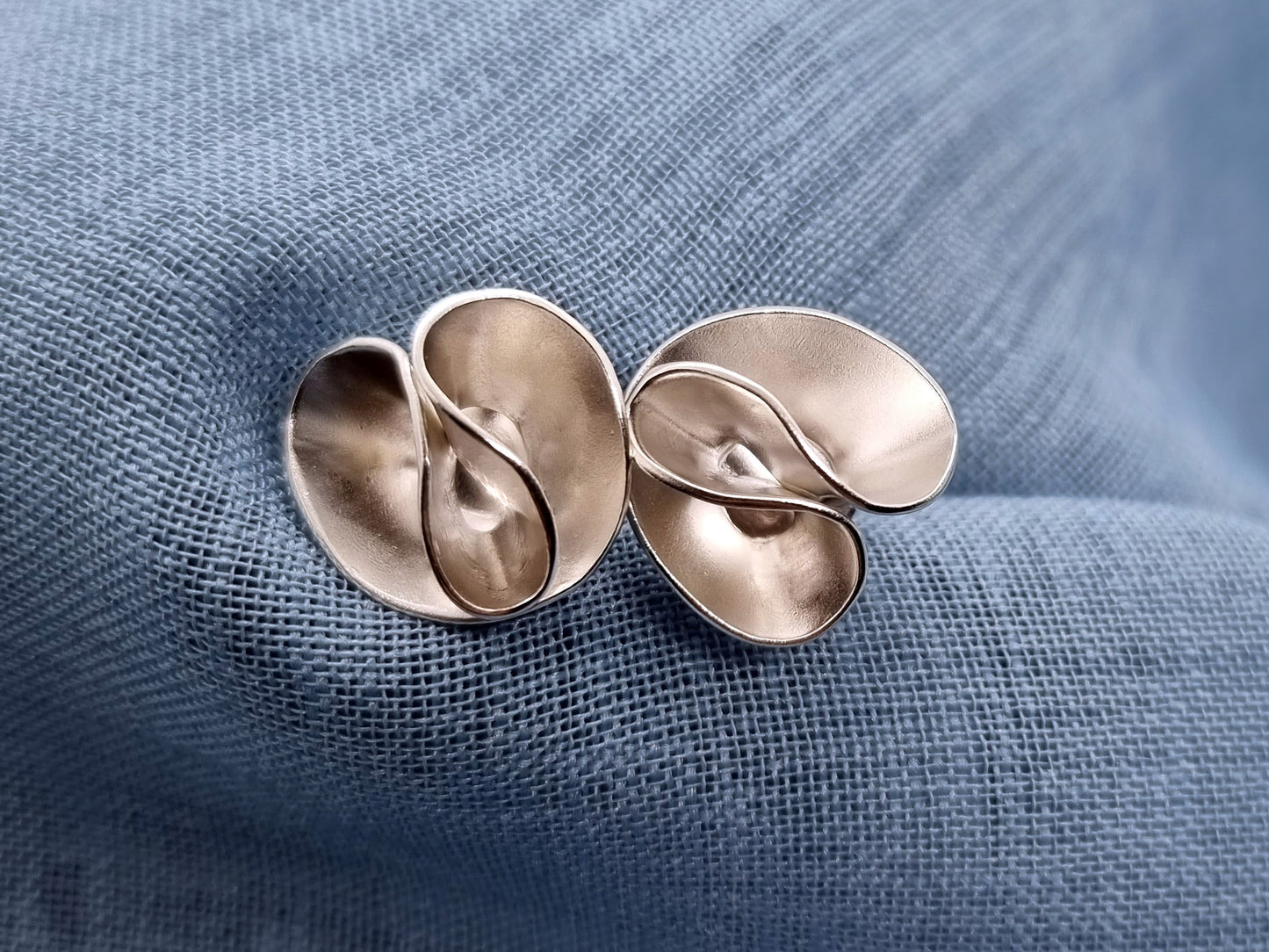 TAINIA Ribbon Stud Earrings