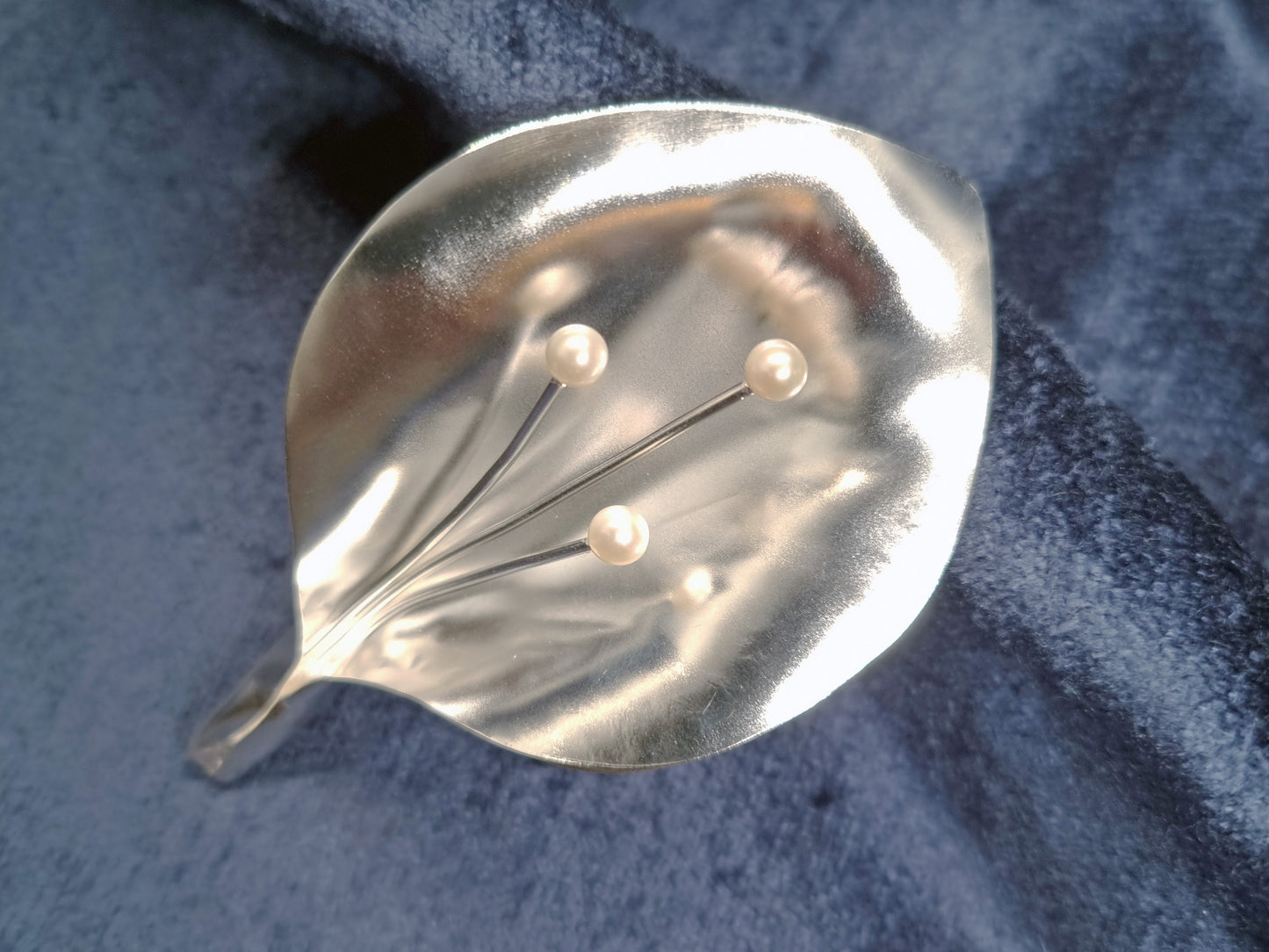 LILY Brooch - Sterling Silver & Freshwater Pearls