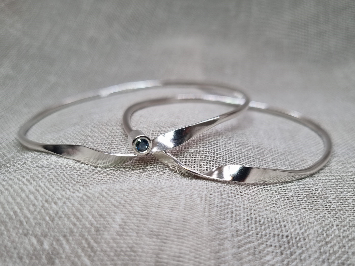 Hybrid MOBIUS Bangle - Teal Sapphire - Sterling Silver